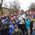 Strongman Pulls 12 Nissan Notes to Set New Guinness Record