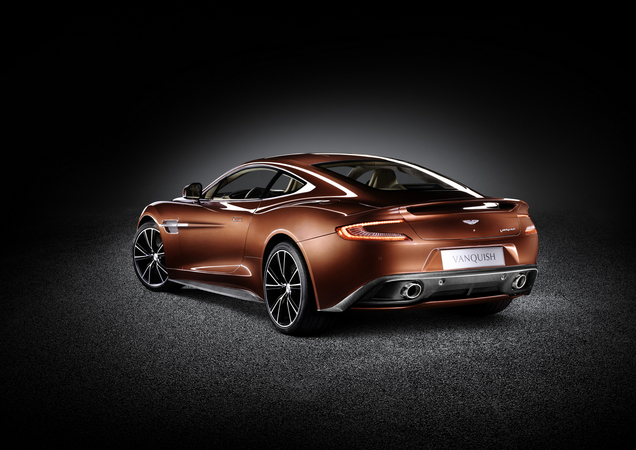 O Vanquish foi desenvolvido segundo a nova arquitetura VH da Aston Martin e tem uma versão melhorada do motor V12 de 6 litros O Vanquish foi desenvolvido segundo a nova arquitetura VH da Aston Martin e tem uma versão melhorada do motor V12 de 6 litros
