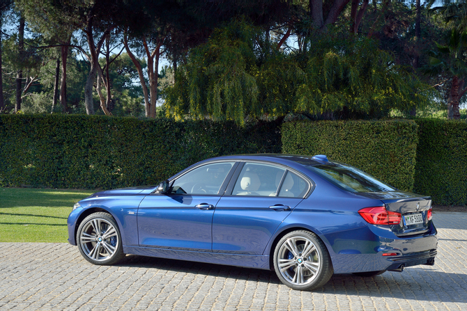 BMW 320i BMW 320i