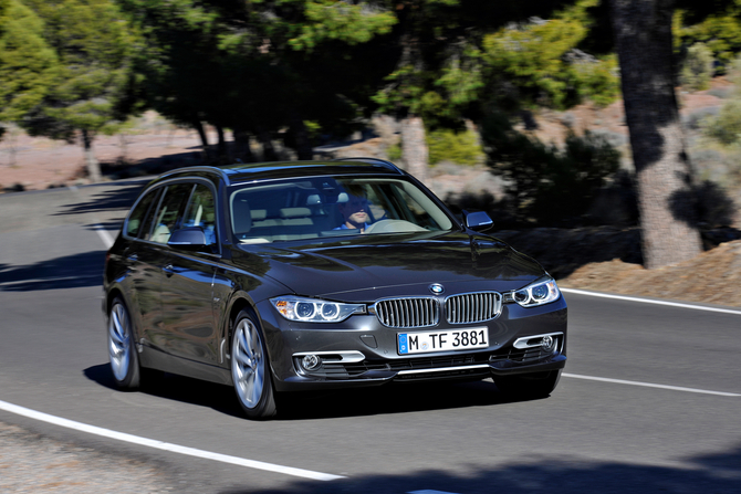 BMW 318d Touring AT BMW 318d Touring AT