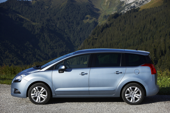 Peugeot 5008 1.6 e-HDi Sport Peugeot 5008 1.6 e-HDi Sport