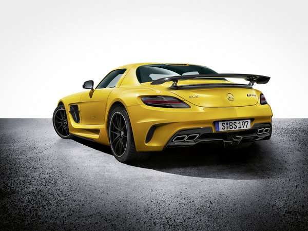 The fixed rear wing is part of the aerodynamics package The fixed rear wing is part of the aerodynamics package