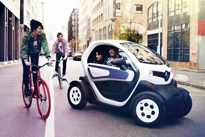 Und der Twizy tut sich als kleiner Elektro-Stadtflitzer hervor. Und der Twizy tut sich als kleiner Elektro-Stadtflitzer hervor.