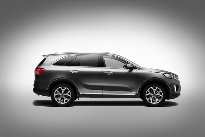 O novo modelo SUV vai ser mais comprido, mais largo, mais baixo e vai ter uma maior distância entre eixos O novo modelo SUV vai ser mais comprido, mais largo, mais baixo e vai ter uma maior distância entre eixos