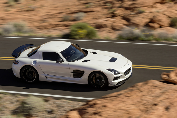 Le SLS AMG Coupé Black Series atteint les 100 km/h en 3,6 secondes Le SLS AMG Coupé Black Series atteint les 100 km/h en 3,6 secondes