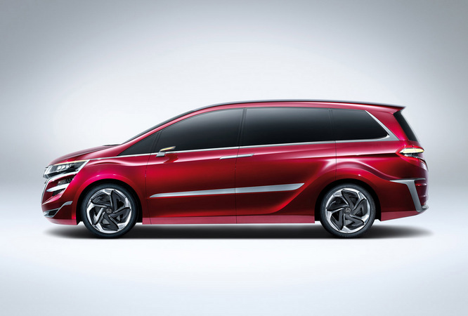 O protótipo é uma mistura entre o Odyssey dos EUA e os MPVs japoneses da Honda O protótipo é uma mistura entre o Odyssey dos EUA e os MPVs japoneses da Honda