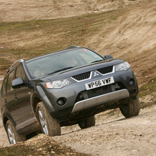 Mitsubishi Outlander 2.0 DI-D 4WD Intense 2 - BLT/PA/VE Mitsubishi Outlander 2.0 DI-D 4WD Intense 2 - BLT/PA/VE