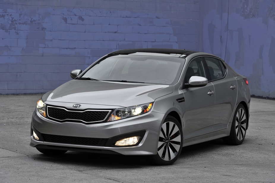 Kia Optima 2.4 GDI 1 photo and 35 specs