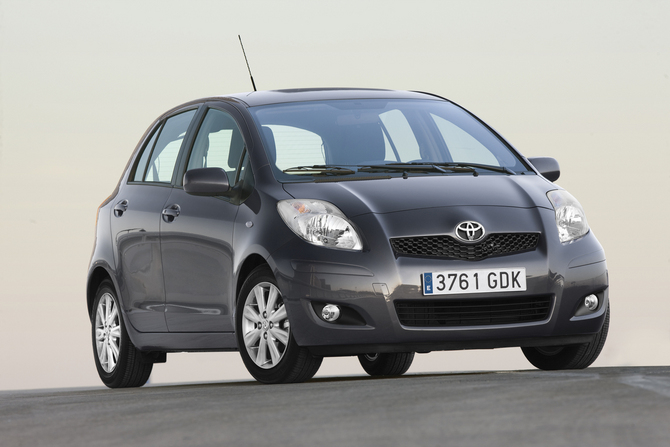 Toyota Yaris Liftback 5-Door AT Toyota Yaris Liftback 5-Door AT
