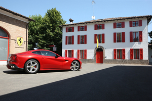 The F12berlinetta accelerates from 0 to 200 km/h in 8.5 seconds.