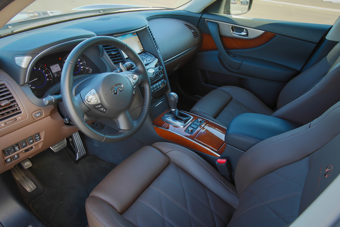Infiniti QX70 3.7 AWD Infiniti QX70 3.7 AWD