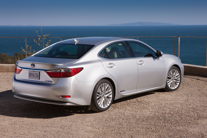 Next Generation Lexus ES Offered as Hybrid with Brand New Styling Next Generation Lexus ES Offered as Hybrid with Brand New Styling