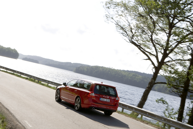 Volvo V70 D4 R-Design Volvo V70 D4 R-Design