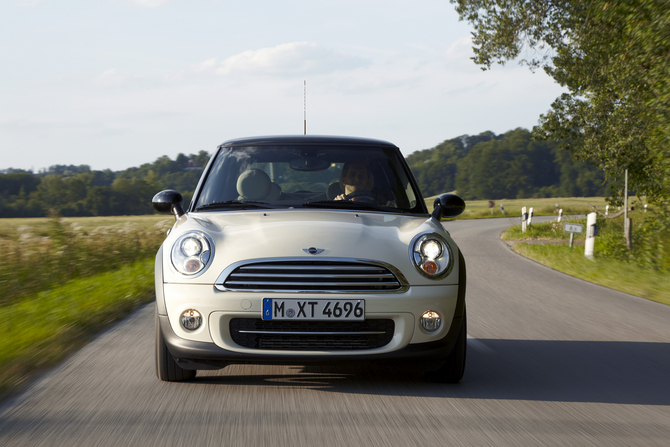 MINI (BMW) Cooper D AT MINI (BMW) Cooper D AT