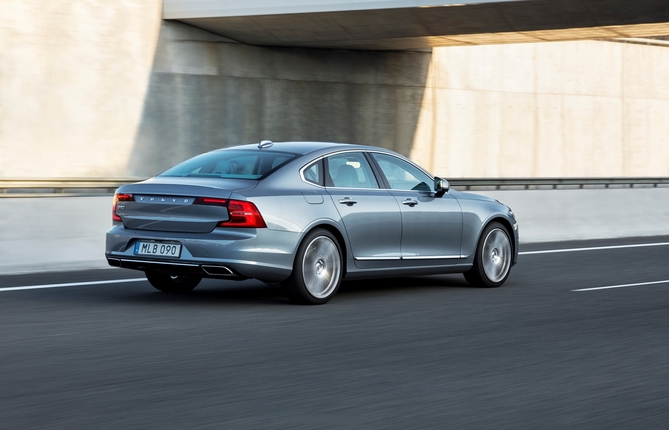 Volvo S90 D4 Momentum Connect Geartronic Volvo S90 D4 Momentum Connect Geartronic