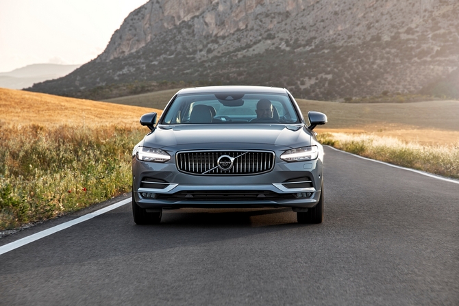 Volvo S90 D5 AWD Momentum Connect Geartronic Volvo S90 D5 AWD Momentum Connect Geartronic