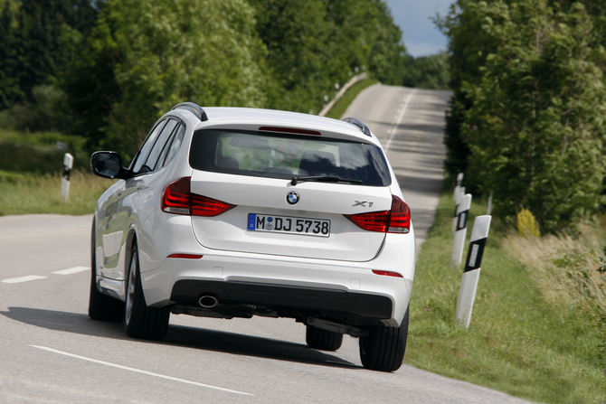BMW shows off new engines for BMW X1 BMW shows off new engines for BMW X1