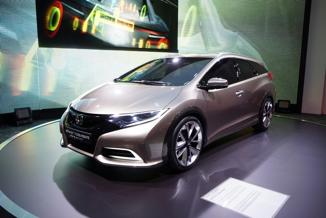 A versão de produção deverá ser apresentada no Salão Automóvel de Frankfurt A versão de produção deverá ser apresentada no Salão Automóvel de Frankfurt