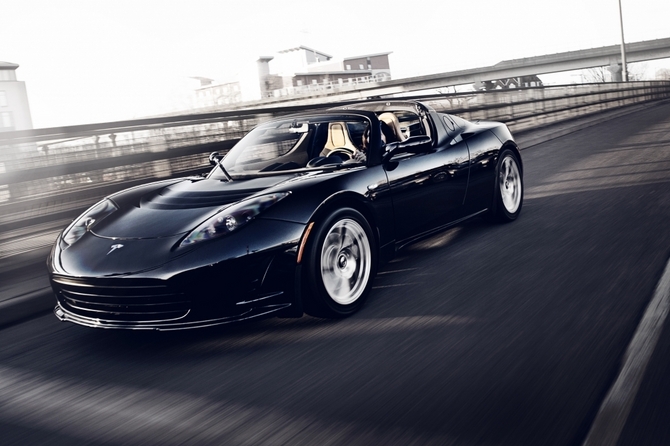 O Roadster 2.5 será vendido em Portugal a partir dos 123 mil euros O Roadster 2.5 será vendido em Portugal a partir dos 123 mil euros