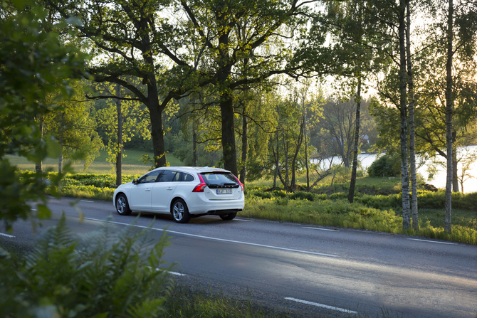 The V60 D6 Plug-in Hybrid Polestar is able to reach 100km/h in 6 seconds The V60 D6 Plug-in Hybrid Polestar is able to reach 100km/h in 6 seconds