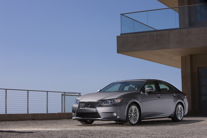 Next Generation Lexus ES Offered as Hybrid with Brand New Styling Next Generation Lexus ES Offered as Hybrid with Brand New Styling