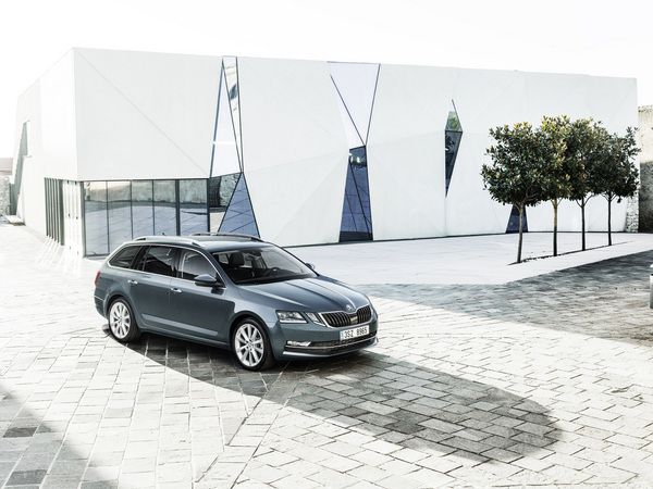 Skoda Octavia Break 1.6 TDI DSG Style Skoda Octavia Break 1.6 TDI DSG Style