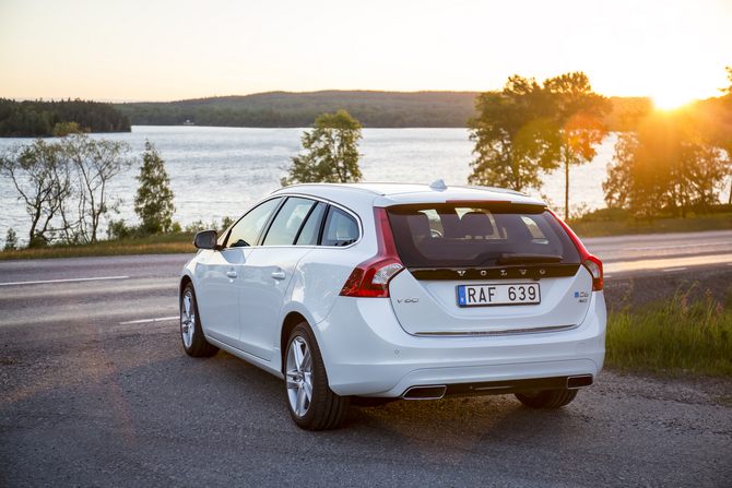 Polestar edition of the Volvo V60 Plug-in Hybrid keeps the same consumption and CO2 emissions figures Polestar edition of the Volvo V60 Plug-in Hybrid keeps the same consumption and CO2 emissions figures
