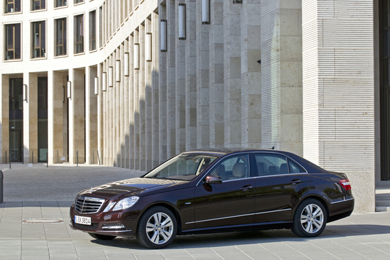 Mercedes-Benz E 250 CDI BlueEfficiency Avantgarde 4Matic 7G-Tronic Mercedes-Benz E 250 CDI BlueEfficiency Avantgarde 4Matic 7G-Tronic