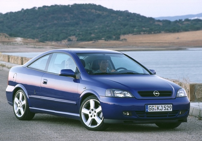 Opel Astra Coupe 2.2 16V Opel Astra Coupe 2.2 16V