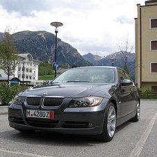 BMW 330i (US)