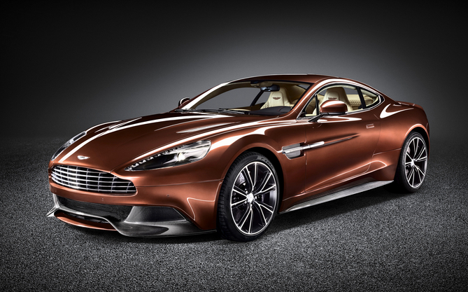 Der neue Vanquish trägt einen Ring aus Sicht-Karbon. Der neue Vanquish trägt einen Ring aus Sicht-Karbon.