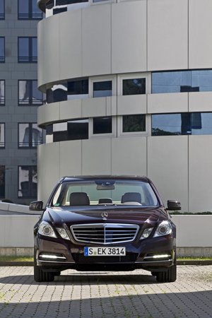 Mercedes-Benz E 300 BlueEfficiency Avantgarde 7G-Tronic Mercedes-Benz E 300 BlueEfficiency Avantgarde 7G-Tronic