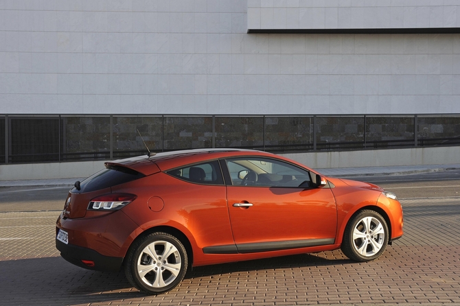 Renault Megane Coupé dCi 110 FAP Dynamique Renault Megane Coupé dCi 110 FAP Dynamique