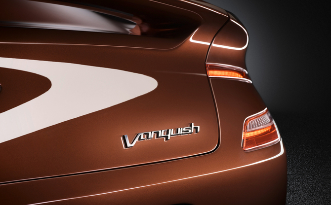 Der Vanquish wurde einst vom DBS ersetzt und jetzt nimmt er wiederum dessen Platz ein. Der Vanquish wurde einst vom DBS ersetzt und jetzt nimmt er wiederum dessen Platz ein.
