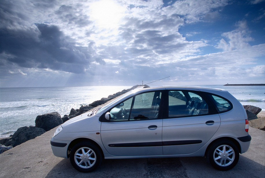 Renault Scenic 1.9 dTi 1 photo and 68 specs