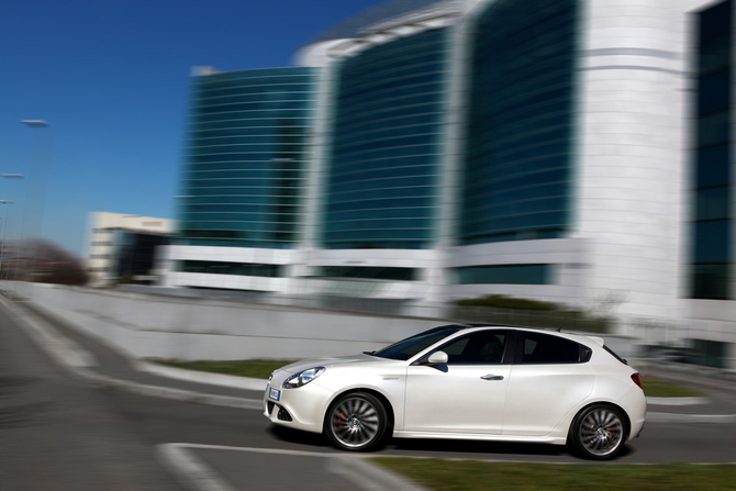 Alfa Romeo Giulietta Hatchback 1.4 TB MultiAir 170 Veloce Alfa Romeo Giulietta Hatchback 1.4 TB MultiAir 170 Veloce