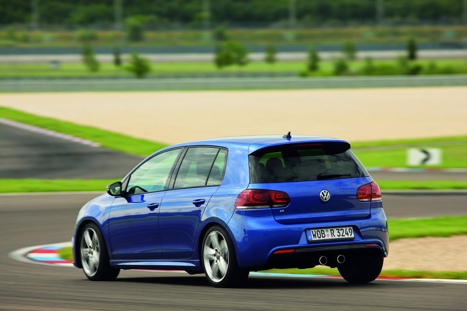 Volkswagen Golf R 4Motion DSG 1 photo and 61 specs