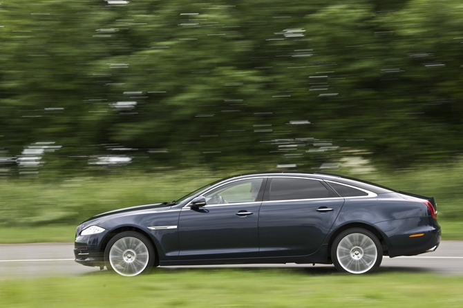 Jaguar XJ 3.0D V6 Luxury LWB Jaguar XJ 3.0D V6 Luxury LWB