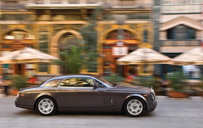 The Ghost Coupe styling is similar to the Phantom Coupe The Ghost Coupe styling is similar to the Phantom Coupe