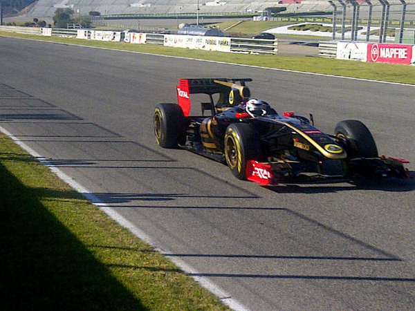 Raikkonen Takes to the Track for the First Time for Lotus Raikkonen Takes to the Track for the First Time for Lotus