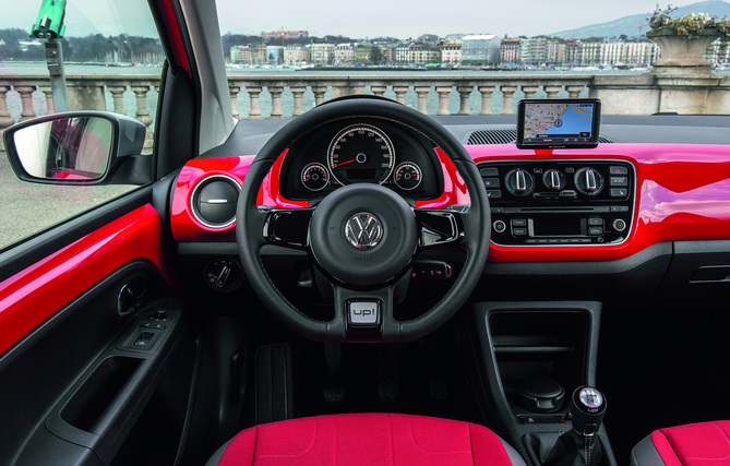 The interior is available in red or anthracite The interior is available in red or anthracite