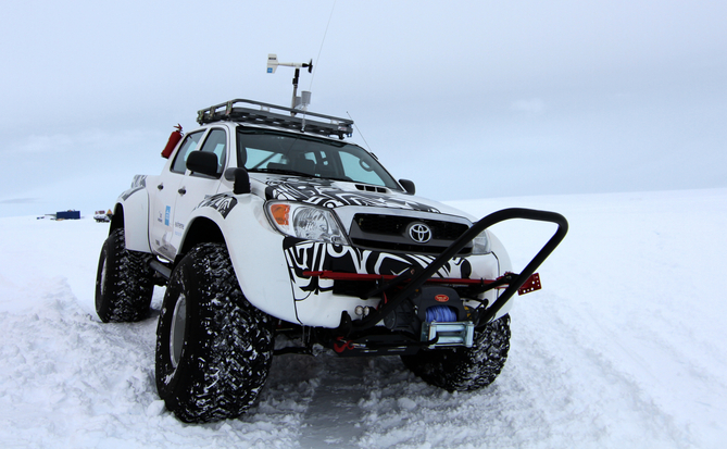 Jet-Fueled Toyota Hilux Drive 70,000km over Antarctica Jet-Fueled Toyota Hilux Drive 70,000km over Antarctica