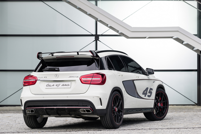 It also gets a rather gaudy rear wing It also gets a rather gaudy rear wing