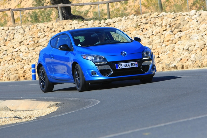 Renault Mégane Coupé 1.5 dCi SS FAP ECO2 GT Line AT Renault Mégane Coupé 1.5 dCi SS FAP ECO2 GT Line AT