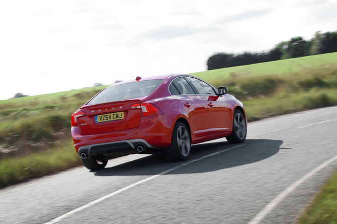 Volvo S60 D3 R-Design Momentum Geartronic Volvo S60 D3 R-Design Momentum Geartronic
