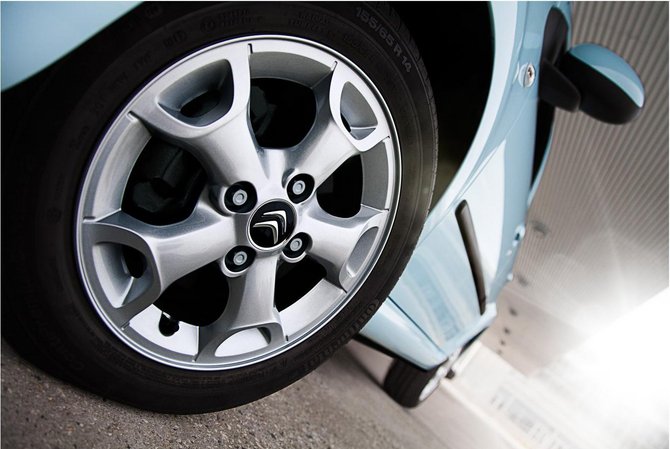 Redesigned Citroen C1 Has 99g/km Emissions, New Transmission and LED Running Lights Redesigned Citroen C1 Has 99g/km Emissions, New Transmission and LED Running Lights