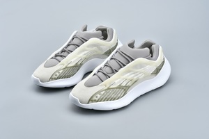 Comprare Adidas Yeezy 700 V3 scarpe at https://www.kuincyofferte.com/