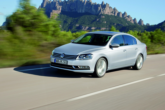Volkswagen Passat 2.0 TDI DSG 140 Confortline Volkswagen Passat 2.0 TDI DSG 140 Confortline