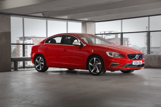 Volvo S60 D5 R-Design Momentum Geartronic Volvo S60 D5 R-Design Momentum Geartronic