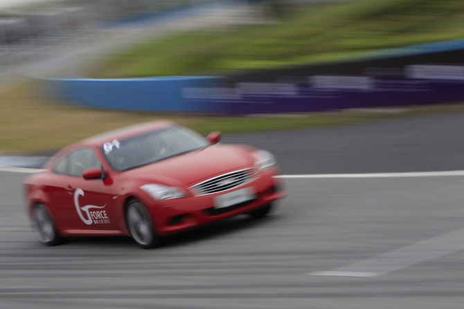 Vettel também ensinou Jade a conduzir num Infiniti G37 Vettel também ensinou Jade a conduzir num Infiniti G37